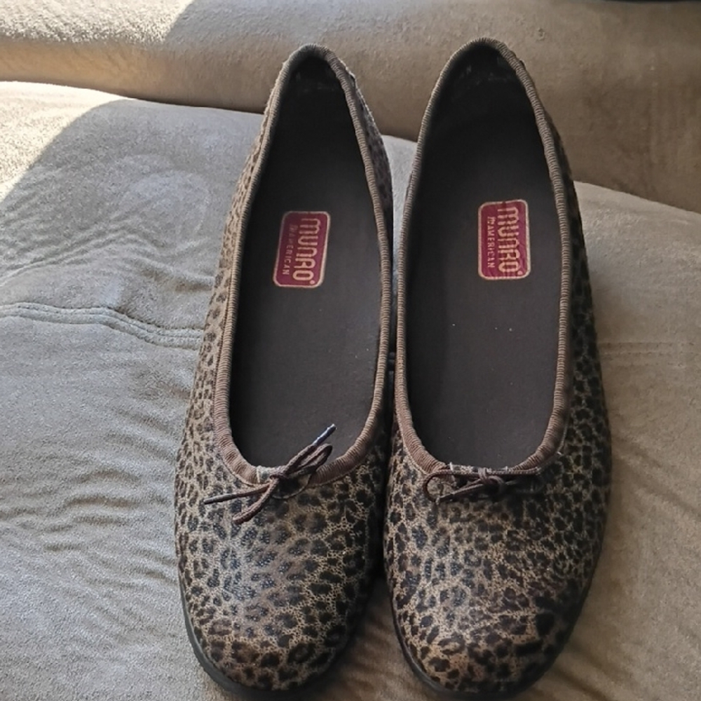 Munro Women's Brown Leopard Loafers Size 8.5 Narrow